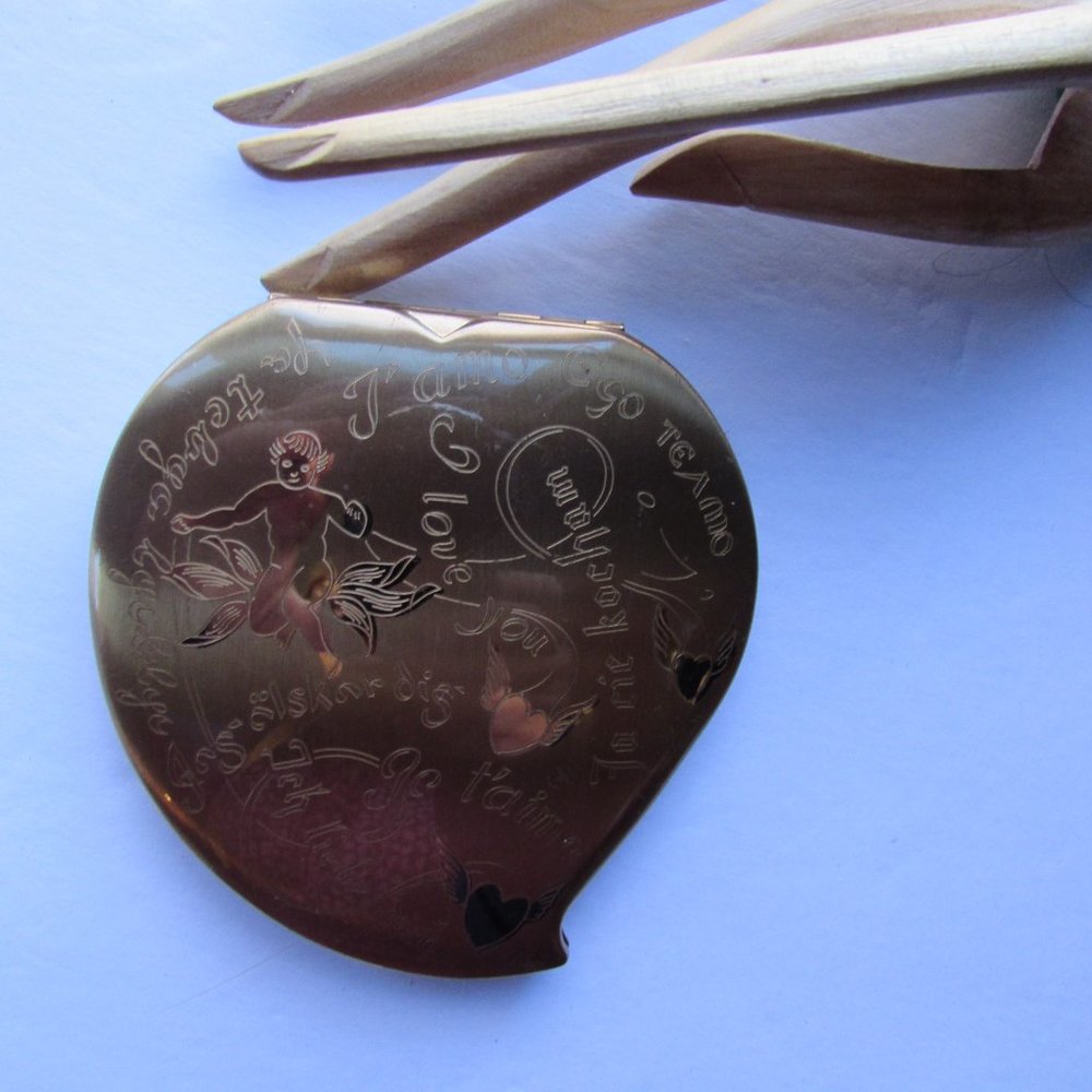 SALE Vintage Compact Elgin American Heart Shaped I Love You